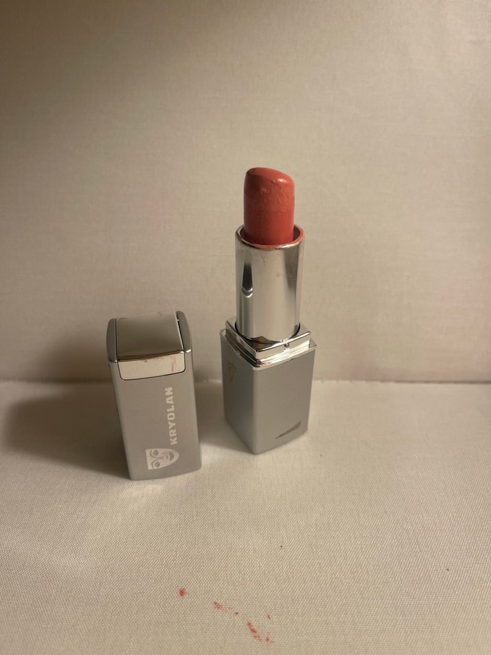 Açık tonlarda ruj - Görsel 2