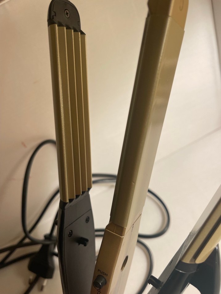 Parlak Altın Renkli Saç Düzleştirici - Görsel 3