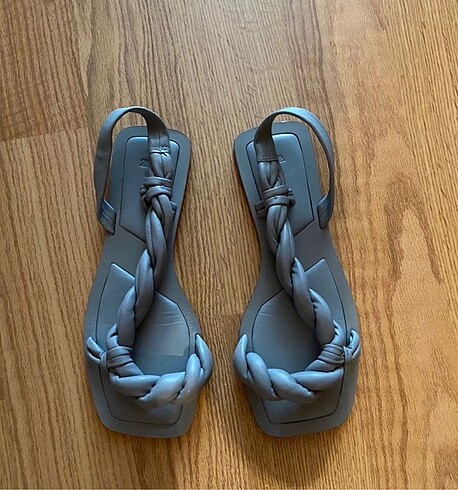 Zara sandalet
