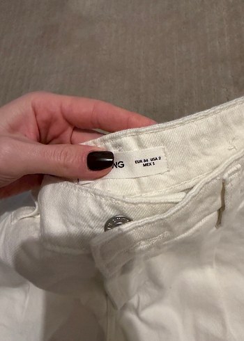 Beyaz Keten Rahat Kesim Bermuda Şort - Görsel 5