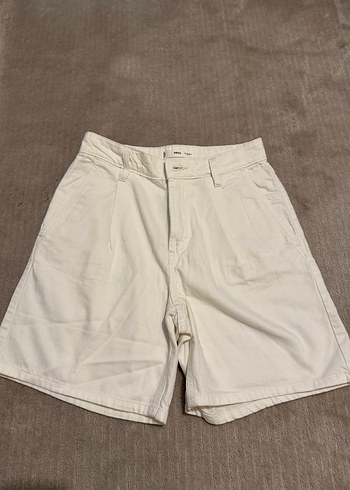 Beyaz Keten Rahat Kesim Bermuda Şort - Görsel 4