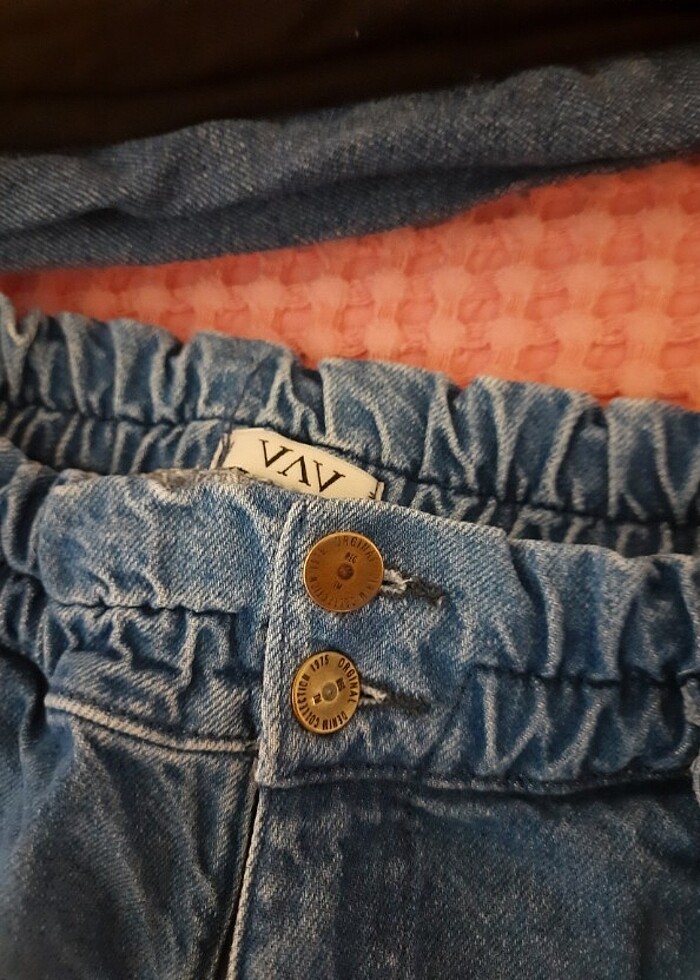 Beli hafif büzmeli iki düğmeli kot pantolon - Görsel 2