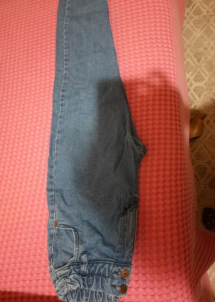 Beli hafif büzmeli iki düğmeli kot pantolon - Görsel 3