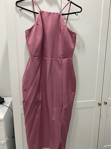 Pembe elbise