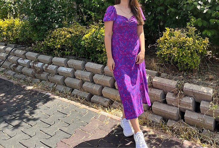 Desenli mor elbise