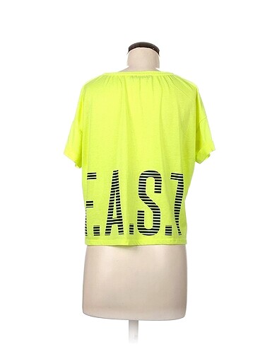 l Beden LC Waikiki T-shirt %70 İndirimli.
