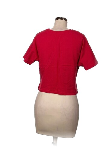 m Beden Defacto T-shirt %70 İndirimli.