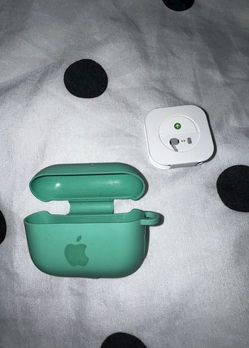 Yeşil Silikon AirPods Kılıfı + iç kulaklık silikonu - Görsel 3