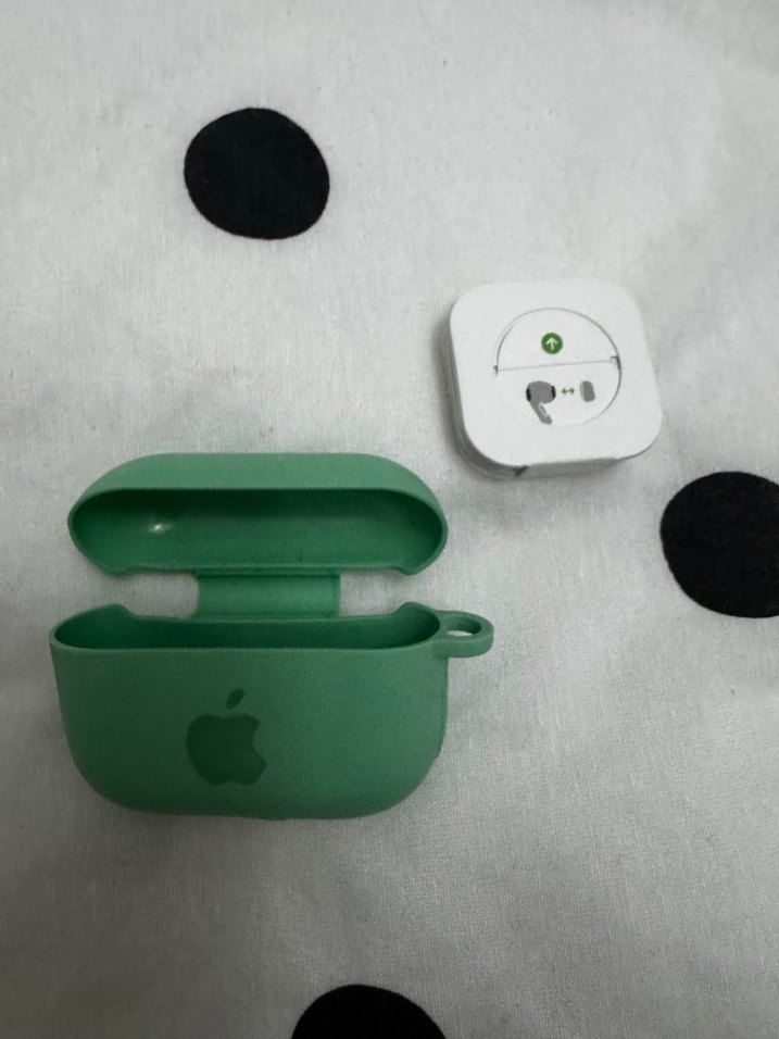 Yeşil Silikon AirPods Kılıfı + iç kulaklık silikonu - Görsel 2
