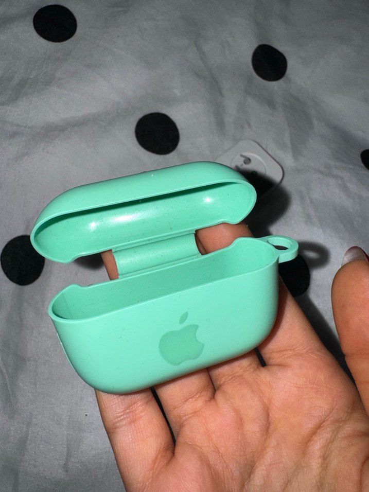 Yeşil Silikon AirPods Kılıfı + iç kulaklık silikonu - Görsel 4