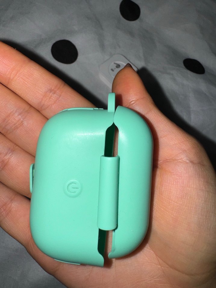 Yeşil Silikon AirPods Kılıfı + iç kulaklık silikonu - Görsel 5