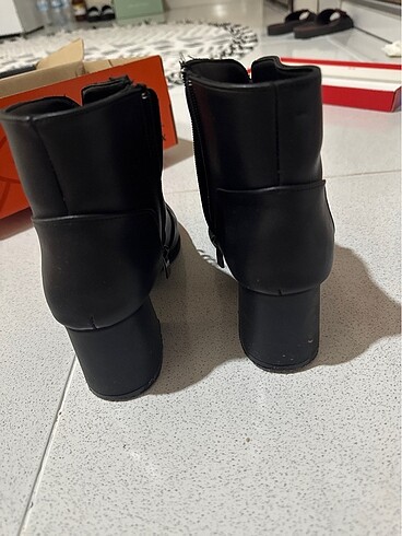 36 Beden siyah Renk Bot kışlık