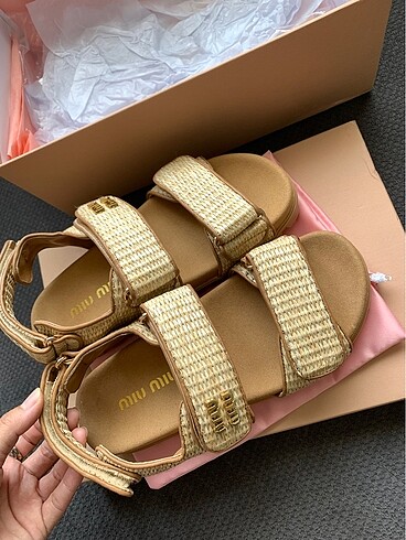 Miu Miu Miu miu hasır sandalet
