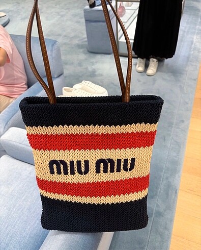 Miu Miu hasır plaj çanta