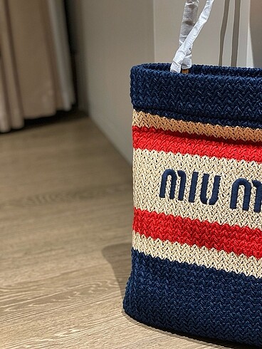 Beden Miu Miu hasır plaj çanta