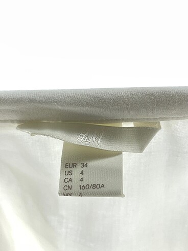 34 Beden beyaz Renk H&M Gömlek %70 İndirimli.