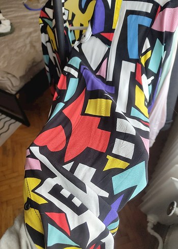 Renkli Pop Art Desenli Kadın Gömlek - Görsel 9