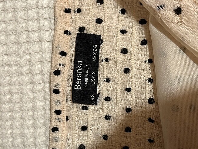 s Beden beyaz Renk BERSHKA Puantiyeli uzun kollu şık crop