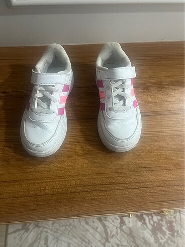 28 Beden beyaz Renk Adidas kız cocuk