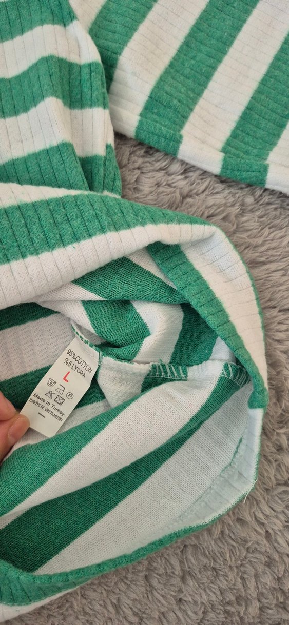 Yeşil Beyaz Çizgili Boğazlı Triko Kazak - Görsel 4