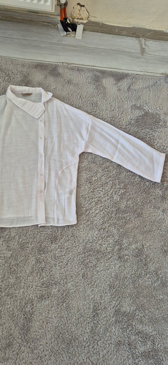 Düğmeli Beyaz Kadın Gömlek - Görsel 2