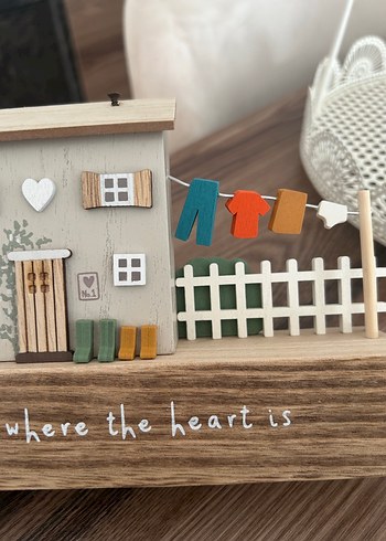 Bej Ahşap Ev Dekoru Yazılı - Görsel 2