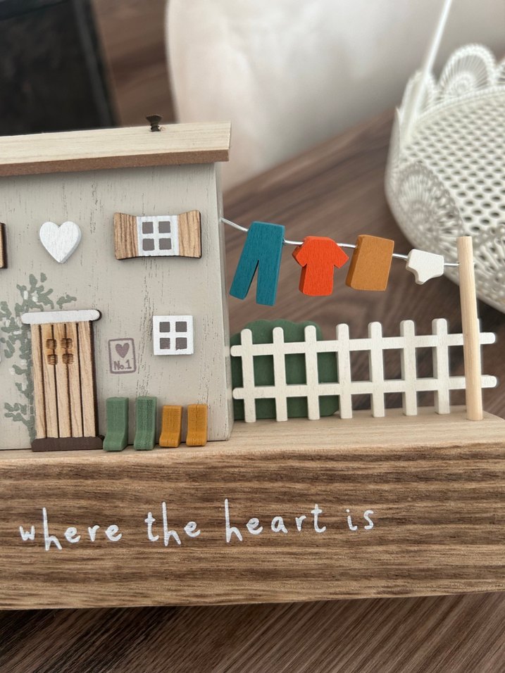 Bej Ahşap Ev Dekoru Yazılı - Görsel 2