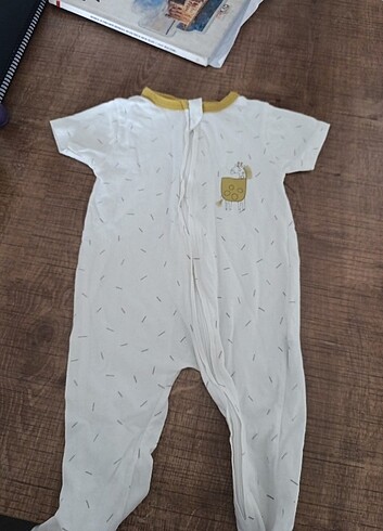 Ayaklı bebek tulumu az kullanılmış çok iyi durumda hello baby 
