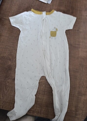 9 Ay Beden Ayaklı bebek tulumu az kullanılmış çok iyi durumda hello baby