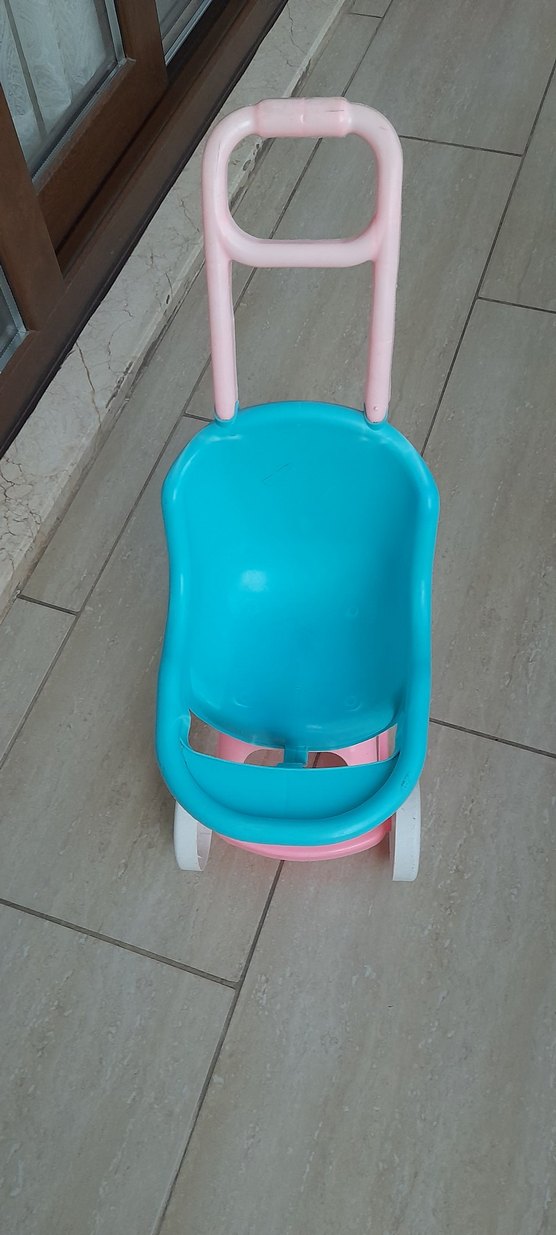 Renkli yeşil oyuncak bebek arabası - Görsel 2