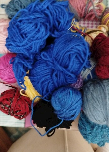 Çeşitli Renklerde El İşi İplikler - Görsel 3