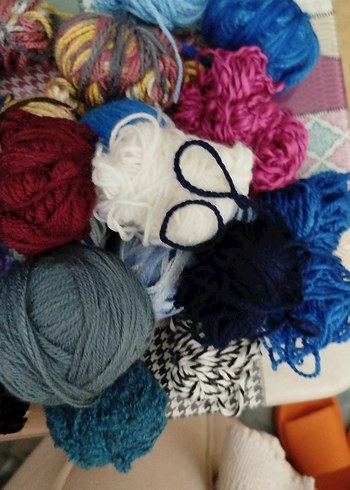Çeşitli Renklerde El İşi İplikler - Görsel 5