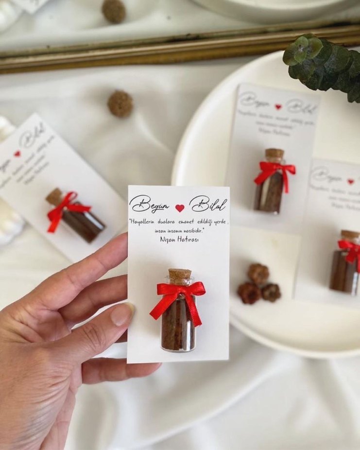 Bordo Renkli Parlak Dudak Parlatıcısı - Görsel 2