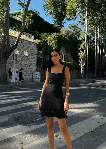 Siyah Askılı Mini Elbise