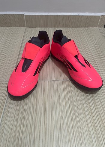 Pembe Erkek Futbol Ayakkabısı Velcro Bantlı 37 numara