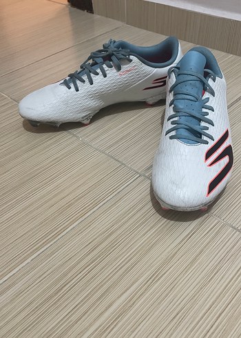 42 Beden Gri Bağcıklı Beyaz Erkek Futbol Ayakkabısı