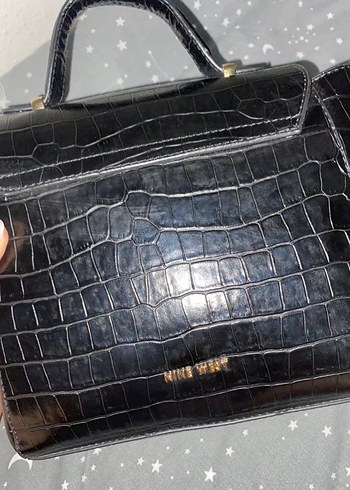 Beden Zincir Detaylı Siyah Yılan Derisi Desenli Kadın Çanta