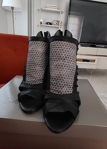 36 Beden siyah Renk Eda Taşpınar