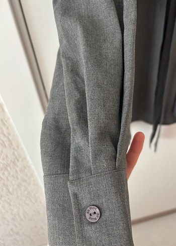 Gri Düğmeli Kadın Ofis Gömleği - Görsel 5