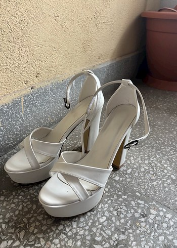 Beyaz Minimalist Stiletto Topuklu Kadın Ayakkabı - Görsel 5