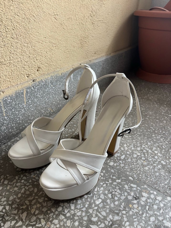 Beyaz Minimalist Stiletto Topuklu Kadın Ayakkabı - Görsel 5