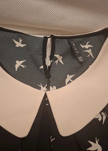 Düğmeli Bej Yaka Kuş Desenli Kolsuz Bluz - Görsel 3