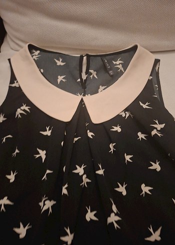 Düğmeli Bej Yaka Kuş Desenli Kolsuz Bluz - Görsel 2