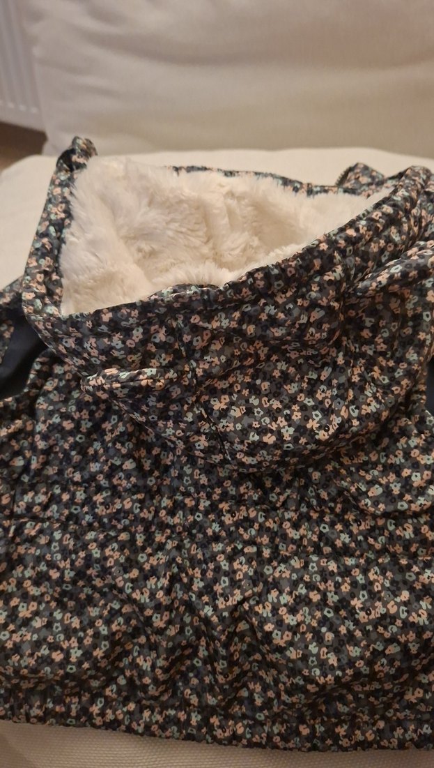 Çiçek Desenli Kız Çocuk Kürklü Yelek - Görsel 5