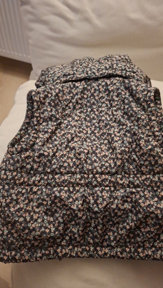 Çiçek Desenli Kız Çocuk Kürklü Yelek - Görsel 4