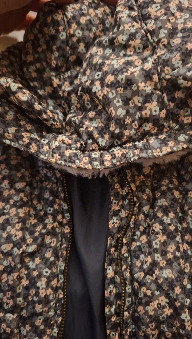 Çiçek Desenli Kız Çocuk Kürklü Yelek - Görsel 3