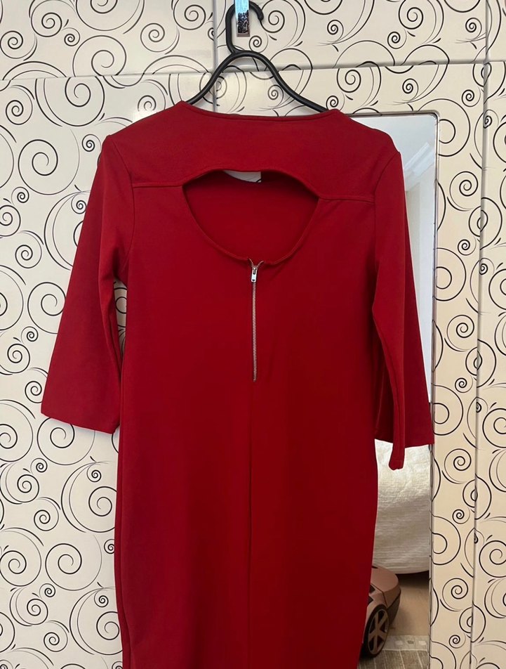 Kırmızı elbise - Görsel 2