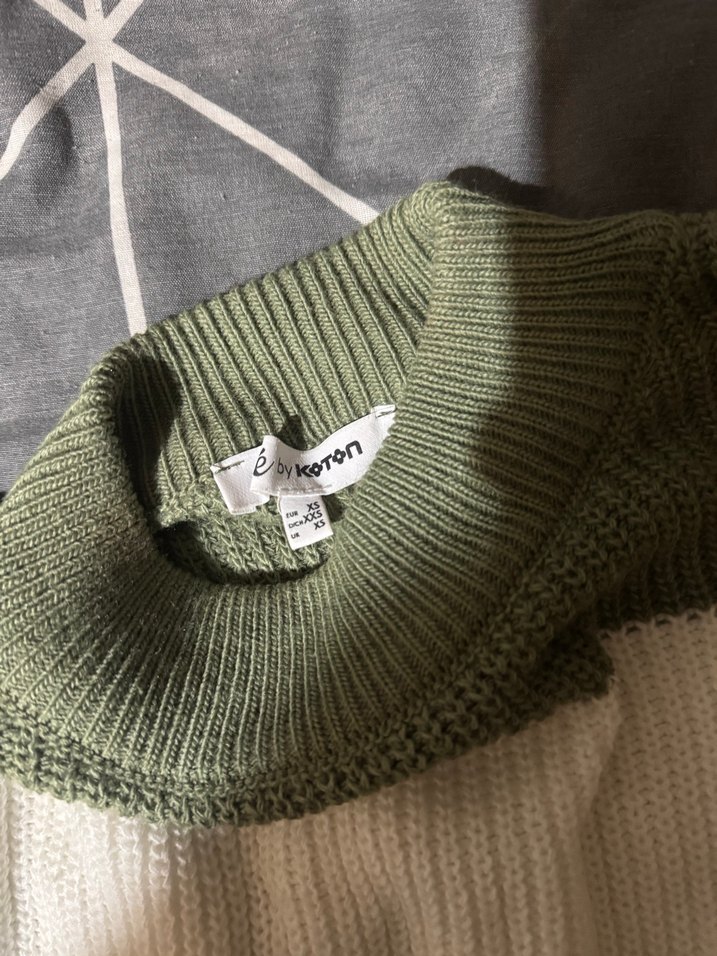 Gri-Yeşil Çizgili Örgü Boğazlı Kazak - Görsel 3