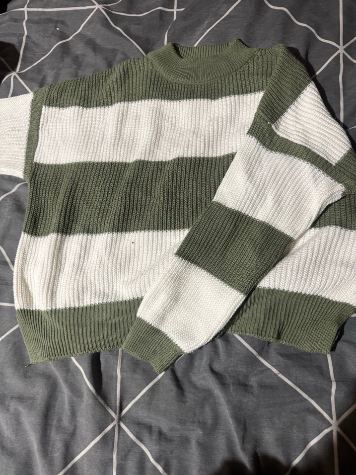 Gri-Yeşil Çizgili Örgü Boğazlı Kazak - Görsel 2