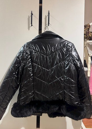 Siyah parlak Kürklü Kadın Mont - Görsel 4